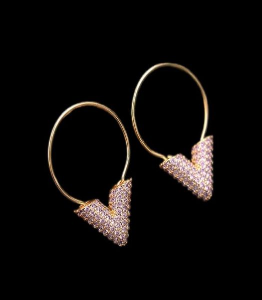 Bijoux de créateur de luxe Femmes Lettre de boucle d'oreille V Hoop Copper Gold plaqué Elegant Wing Charm Earrings Fashion Jewelry New Style5931679