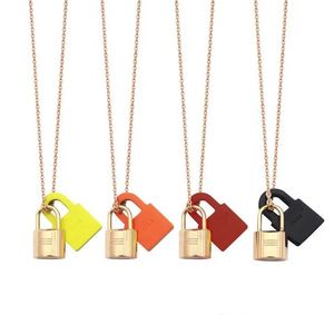 Bijoux de créateur de luxe pour femmes, collier avec pendentif en or, collier de créateur, collier en cuir rouge orange, bijoux assortis, cadeaux de noël, cadeaux de mode