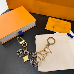 Luxe ontwerper Keychain Letter Pendant Gold Key Buckle Detachable Keychains voor heren dames modehoepsleutels nieuw met doos