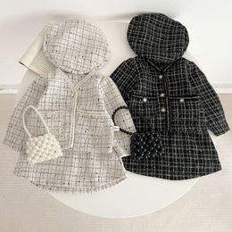 Luxe designer Kinderkleding Peuter Girl Boutique Tweed Outfits Autumn Children Jacket Rokken Hoedets Babymeisjes Suite Kleding 240424
