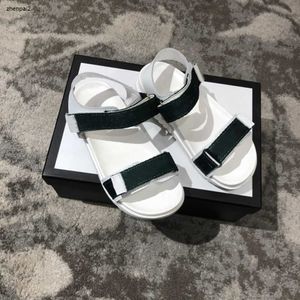 luxe designer kinderzomerschoenen mode kindersandalen maten 26-35 minimalistisch design pantoffels voor jongens meisjes inclusief merkschoenendoos