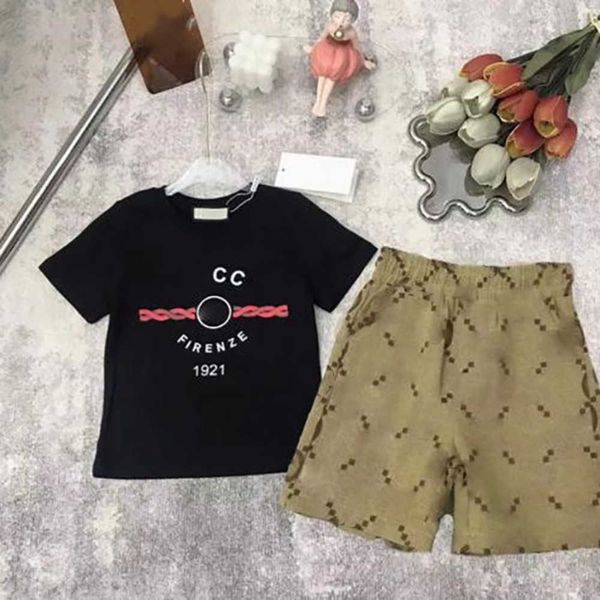 Designer de luxe Enfants T-shirt Voile Jupe Vêtements Ensembles Marque De Mode D'été Trésors Pour Enfants et Filles Coton Deux Pièces À Capuche Noir Blanc