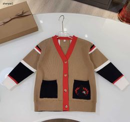 Designer de luxe enfants V-cou cardigan mode laine bébé pull tricoté taille 100-160 CM logo brodé décoration bébé veste Aug16