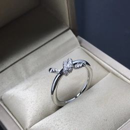 Diseñador de lujo Knot Diamonds Ring Men and Women 925 Sterling Silver Rings Fashion Classic Style with Diamonds Gifts para compromiso Joyería de fiesta de cumpleaños