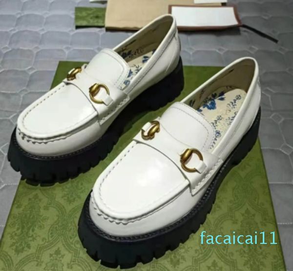 Zapatos de vestir de tacón plano para mujer de diseñador de lujo Mocasines casuales con hebilla de metal de todo fósforo Zapatos de plataforma de tacón plano en blanco y negro de gran tamaño