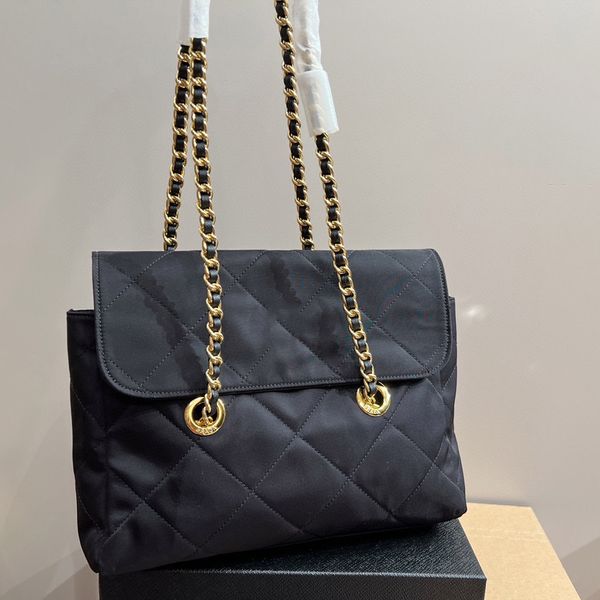 Diseñadores de lujo Damas Bolsos de nylon bolsos para el hombro Bolsas de la cubierta de la cubierta Mujeres Mujeres Bolsos cruzados Crossbodos Super grandes tendencia de moda de cuero Tendencia de las mujeres