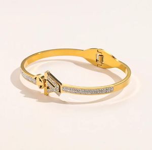 Braceuse de concepteur de luxe Bracelet Crystal 18k Gold plaqué en acier inoxydable Amours de mariage cadeau bijoux classiques de marque Bracelets Bracelets Femmes Bangle