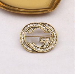 Luxe Designer Brief Broche Vergulde diamant Brief broches Vrouwen Strass Kristal Broche Hoge Kwaliteit Pak Pin Sieraden Accessoriesy