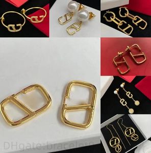 Diseñador de lujo Carta Pendiente Perlas Studs 18K Chapado en oro Stud Marca de calidad superior para mujeres Pendientes Regalos de Navidad Niñas Regalo de cumpleaños Joyería