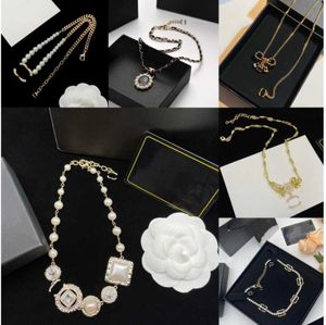 Designer de luxe lettre pendentif colliers plaqué or cristal perle strass femmes bijoux accessoires mode longue chaîne de chandail