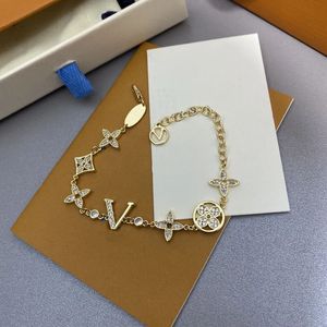 Luxe ontwerper zoals elegante dames klavertje vier armband 18k goud zilver mode letter diamanten hanger armband bruiloft sieraden van hoge kwaliteit originele doos