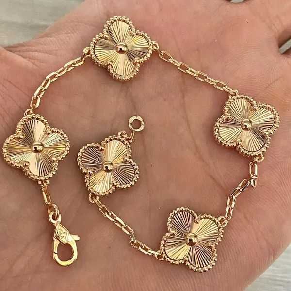 Diseñador de lujo Pulsera de cadena de eslabones Cleef Clover de cuatro hojas Moda para mujer Pulseras de oro de 18 k Joyería U6 16xw9 6Y5G3