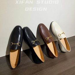 Mocassins de créateurs de luxe chaussures pour femmes chaussures en cuir plates confortables paresseux sans lacet sur la mode classique all-match
