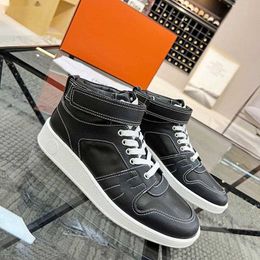 Tissus de chaussures de sport de loisirs pour hommes de luxe utilisant de la toile et du cuir, une variété de matériaux confortables avec la taille de la boîte38-45