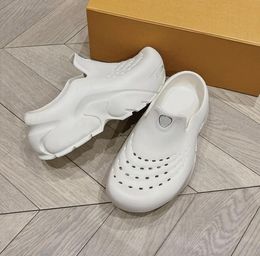 Sandalias de diseñador de lujo para hombre, zapatillas informales elevadas, sandalias con agujeros de tiburón, zapatos transpirables de playa a la moda de verano, talla 39-45