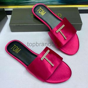 Luxe ontwerper Men Tom Mius Ford Black Slippers Dames Rubber platte hak sandaal Vintage lederen flip flop indoor muilezel glijbaan Summer Outdoor Sandale Sliders