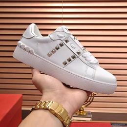 Luxe designer metalen klinknagel kleine witte schoenen damesschoenen herenschoenen paar modellen vetersluiting platte bodem all-match casual mode dagelijks 3D-patroon kleurafstemming