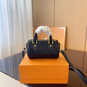 Designer de luxe Nano 16cm Sac à épaule en cuir femelle pochette pochette sac à main classique mini-sac à main de haute qualité.