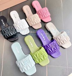 2023 nouvelle plate-forme de chaussure de designer en cuir nappa de luxe diapositive femme chaussure de plein air Accueil tongs sandales décontractées confort d'été pantoufle plate