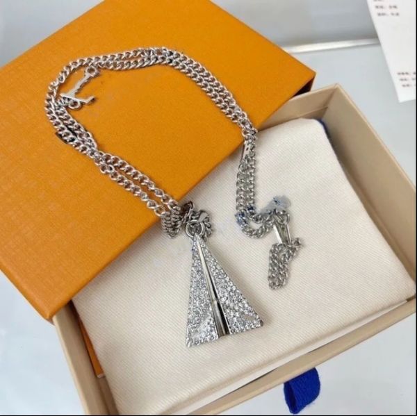 Collier de créateur de luxe 23SS, diamant haut de gamme, collier d'avion en forme d'avion en papier recouvert d'un collier en cristal artificiel éblouissant