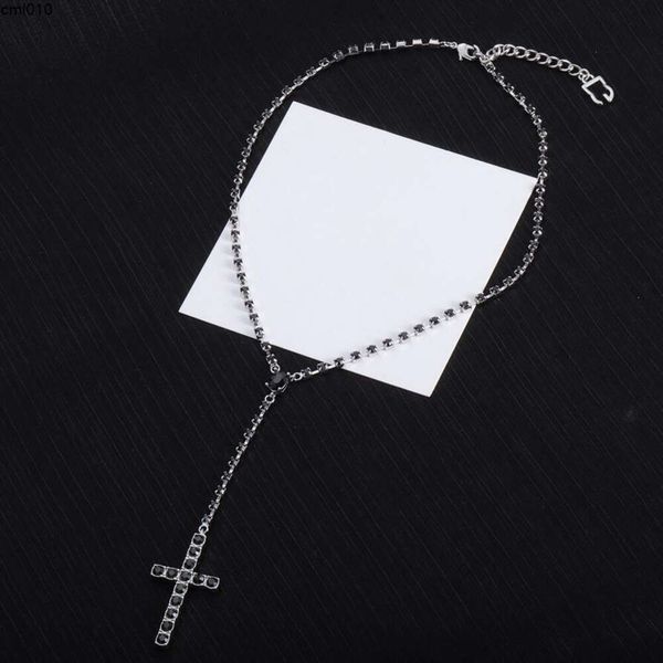 Collier de concepteur de luxe Chaîne cristal en argent plaqué noir diamant croix pendents mode bijoux pour femmes pxaq