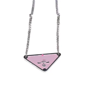 Collar de diseñador de lujo para mujer joyería de plata chapada collares finos firma triangular colgante letra multicolor popular zl191 H4