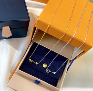 Collier de créateur de luxe pour femmes 925 bijoux en argent créateurs pendentif colliers V chaînes en or diamant fête amoureux de mariage cadeau 6636377
