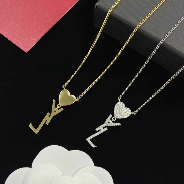 Luxury Designer Necklace for Women y Letter Pendant Stainless Steel Plated Rose Gold Chain Necklaces Womens Flower Charm Jewelry Party RJAZ