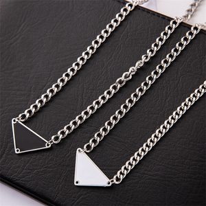 Designer de luxe Collier Argent Corde Chaîne Femmes Collier Triangle Pendentif Conception Parti Hip Hop Punk Colliers Pour Hommes Noms Déclaration Bijoux