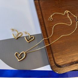 Luxe Designer Kettingen Oorbel Set 18k Vergulde Ketting Mode Letter Hanger Ketting Charmante Vrouwen Liefde Oorbel Delicate Design Sieraden Set Y23413