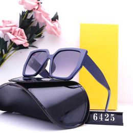 Designer de luxe Nouveaux lunettes de soleil pour hommes et femmes 20% de réduction sur les lunettes de mode de voyage de tir de rue à l'étranger 6425