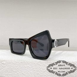 Designer de luxe Nouveau style personnalisation des lunettes de soleil de sourcils hauts personnalisés pour les lunettes de soleil à sourcils rouges Net Z1445 de la même taille