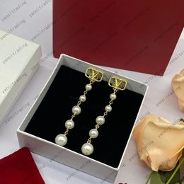 Diseñador de lujo Pearl Stud para mujer Pendientes de lujo 18K chapado en oro Tassles en forma de corazón perla cristal oro doble V letra 925s joyería de plata regalos clásicos