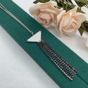 Luxe ontwerper hanglagige kettingen voor vrouwen dames metaalgoud causale ketting sieraden mode vrouw driehoeken p kettingen 2302251bf