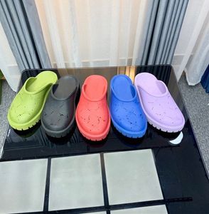 Pantoufles de créateurs de luxe lettre en caoutchouc perforée ggg sandale plate-forme haute semelle à talon bas sandales à talons femmes pantoufles diapositives en matériau transparent