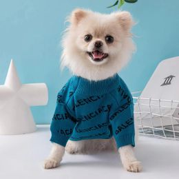 Luxe ontwerper Pet Dog Clothing voor kleine honden klassieke brief bedrukte hondentruppel herfst winterhonden sweatshirts dikke warme huisdier trui teddy pomeranian bichon 2