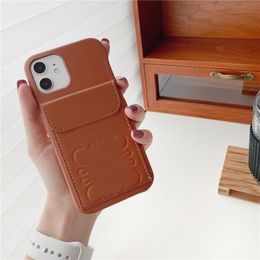 Étui de téléphone design de luxe en relief 12 étuis pour téléphone portable Apple XS / 8plus Porte-cartes de changement en cuir étanche Cartes d'aspiration magnétiques Poche