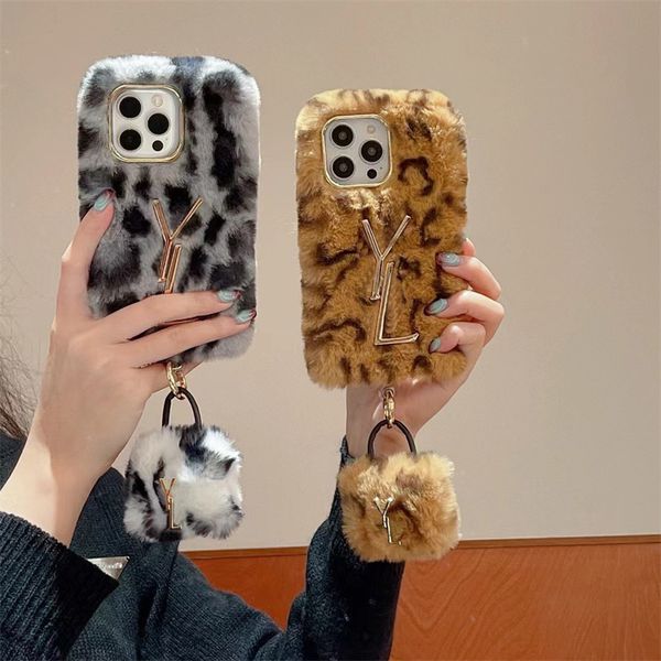 Cajones de teléfono de diseño de lujo 15 Promax Wool Fashion para iPhone 15 14Pro 12 13 Cajas de Furry Furry Furry Schock -Prown con regalos colgantes