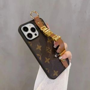 Étuis de téléphone de luxe pour iPhone 15 14 13 12 11 15promax Gold Letter Case Old Flower Leather Phonecase V avec dragonne G2310217Z-6