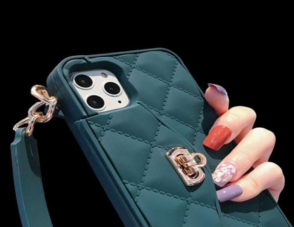 Cas de téléphone de concepteur de luxe Couverture des étuis de portefeuille iPhone pour iPhone XS Max XR 8 7 Plus sac à main avec une longue chaîne de sangle8587224