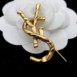 Luxe Designer Pins Broches Mannen Vrouwen Gouden Letter Y Broche Pin Voor Heren Dames Bamboe Textuur Party Leuk Cadeau Specificaties