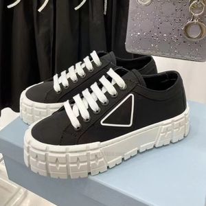 Luxe designer platform nylon canvas schoenen dames geëmailleerde metalen driehoek zwarte tarp casual sneakers