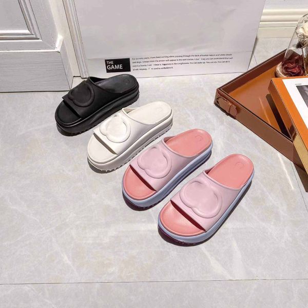 Sandalias de plataforma de diseñador de lujo Zapatillas de mujer Sandalias de moda Playa Zapatilla de fondo grueso Señora Cuero Diapositivas planas Mujeres Imprimir Zapatos Zapato de alta calidad Versátil