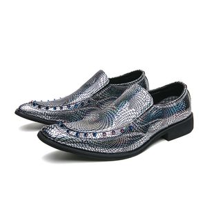 Luxe Designer Puntige Gouden Kwasten Klinknagel Instapper Rijden Schoenen Voor Mannen Casual Loafers Formele Kleding Schoeisel Zapatos Hombre Voor Jongens Feestlaarzen