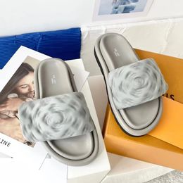 luxe vrouw designer schoenen zwembad kussen sandaal comfort man platte pantoffel patroon dia's broodglijbaan dikke zolen verhoogde haak lus sluiting strand