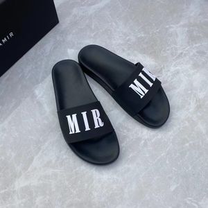 luxe designer zwembadglijbaan vrouw rubberen letters afmeting manslider politiek bont pluizig harig warm ronde neus rubber veelkleurig pantoffel multicol