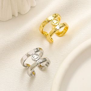 Bague de créateur de luxe plaqué or 18 carats pour femmes et hommes, bague avec lettres de styliste, bague creuse, anneaux de mode, cadeau de fête de mariage, bijoux