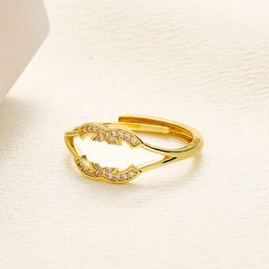 Luxe designer Ring 18K Gold verguld voor vrouwelijke mannen Letter Designer Diamond Rhinestone Rings Elegant Style Ring Fashion Rings Wedding Party Gift Sieraden