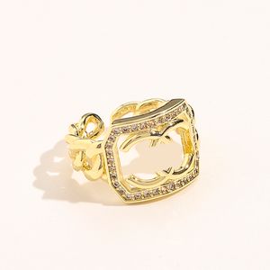 Luxe designer Ring 18K Gold verguld voor vrouwen en mannen Ring Letter Designer Rings Diamond Classic Ring Fashion Wide Rings Wedding Party Gift Sieraden