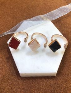 Luxe designerringen voor vrouwen Solitaire ring Hoge kwaliteit vormige ringen met zijstenen Party Gift Accessoire Charm Jewelry 3 Col9205750